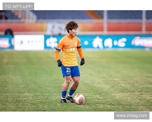 谢文能现身西班牙人俱乐部与中国小球员共同训练展示培养新希望